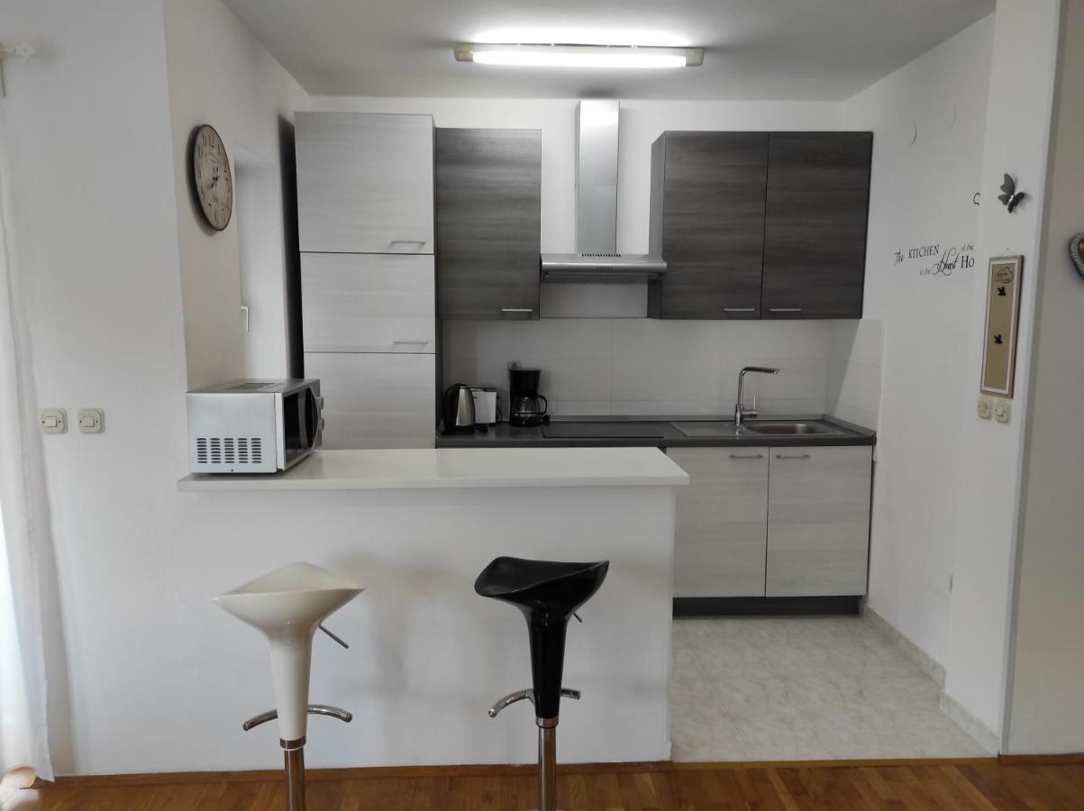 Apartman Eli Ровин Екстериор снимка