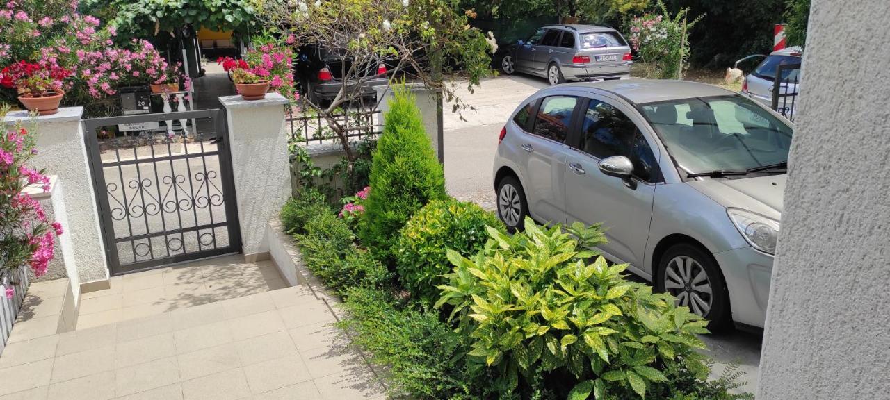 Apartman Eli Ровин Екстериор снимка