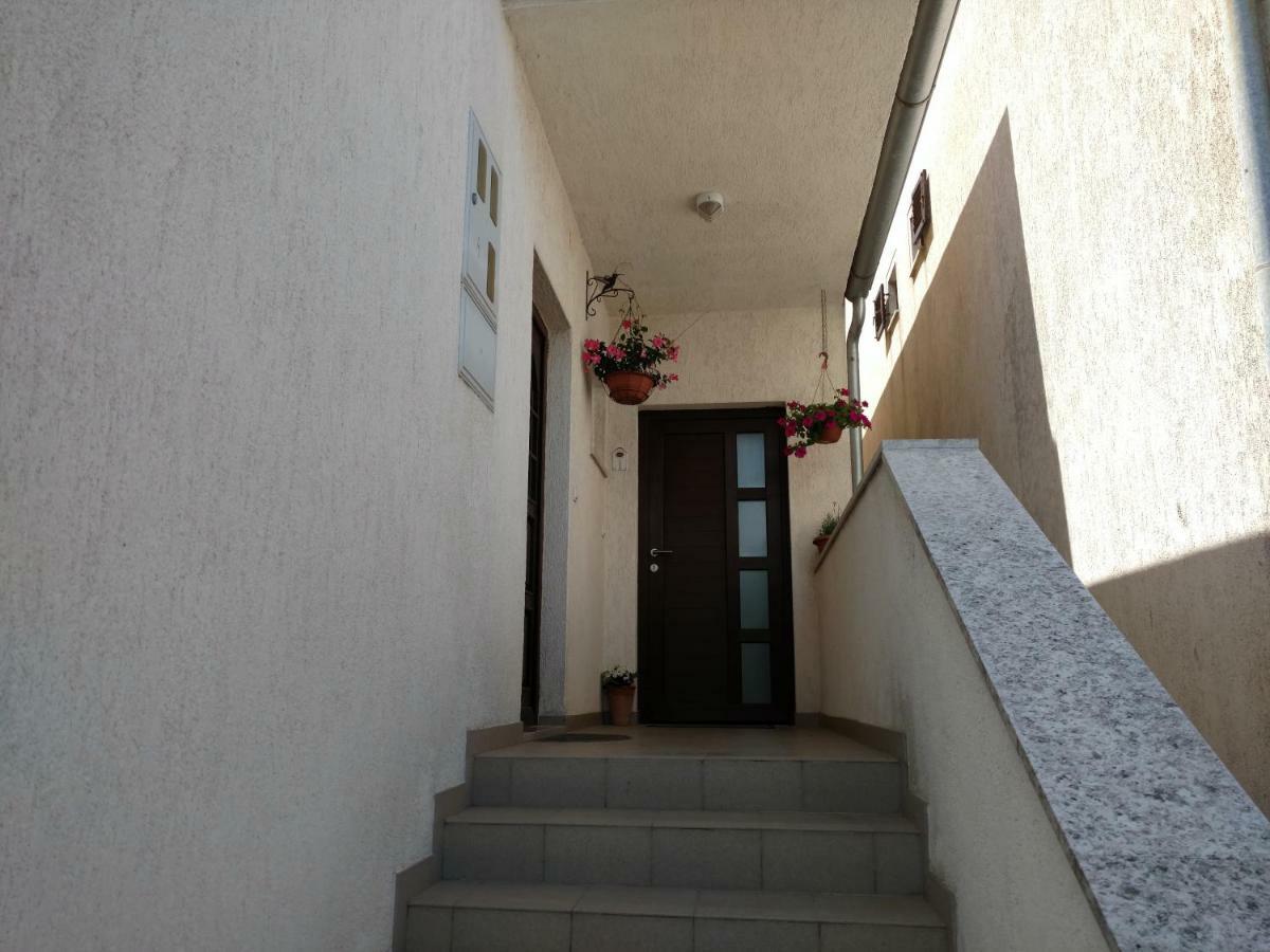Apartman Eli Ровин Екстериор снимка