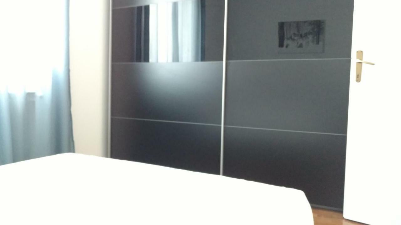 Apartman Eli Ровин Екстериор снимка